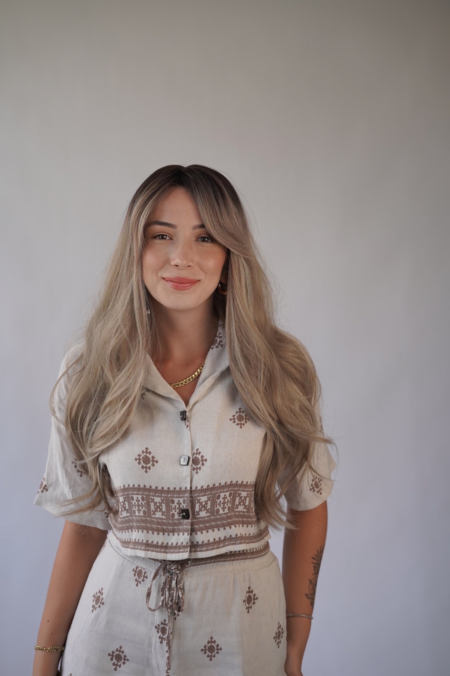Ash Blonde Wig Long Wavy Wig Blonde Ombre Wig with Bangs Synthetic Wig