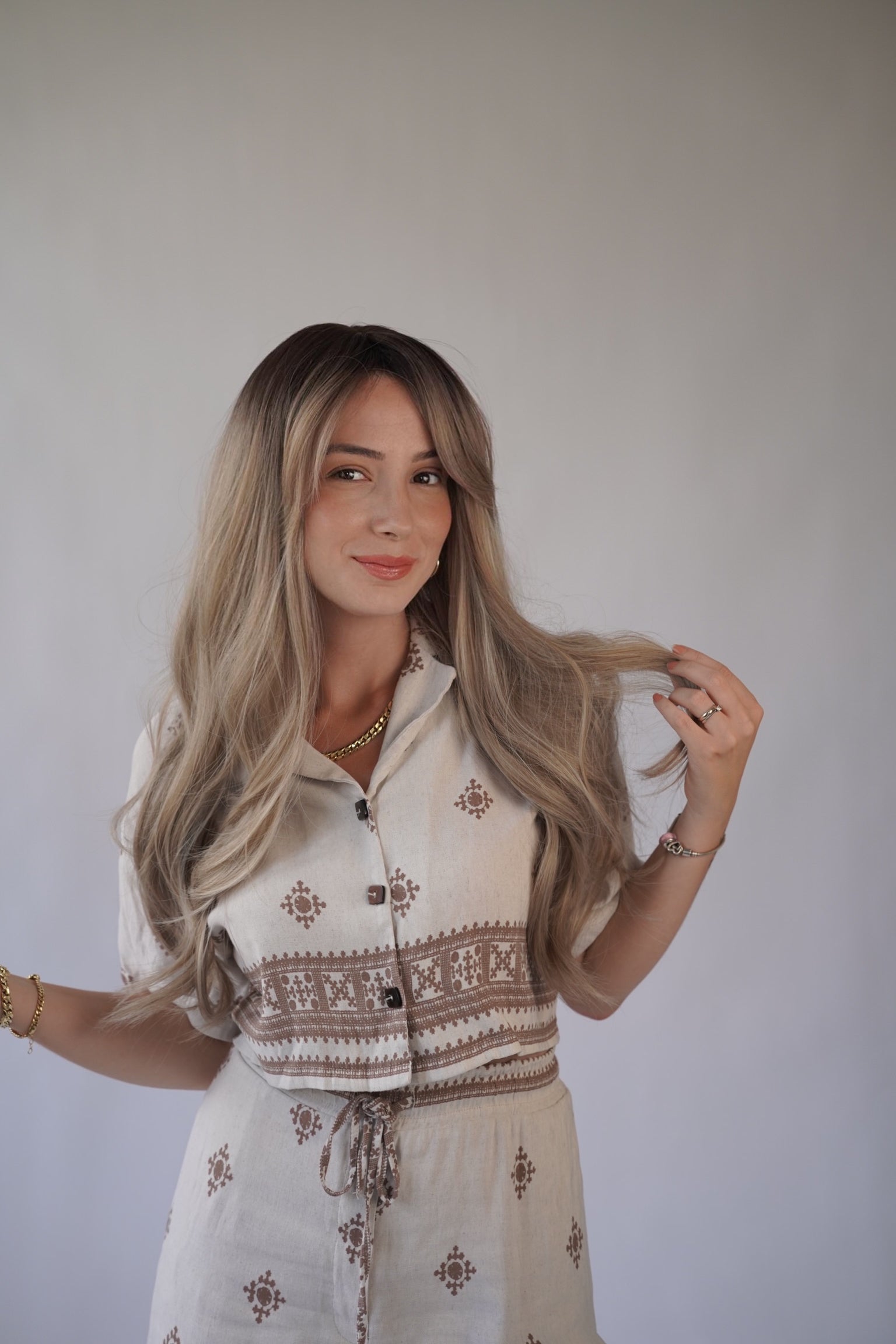 Ash Blonde Wig Long Wavy Wig Blonde Ombre Wig with Bangs Synthetic Wig