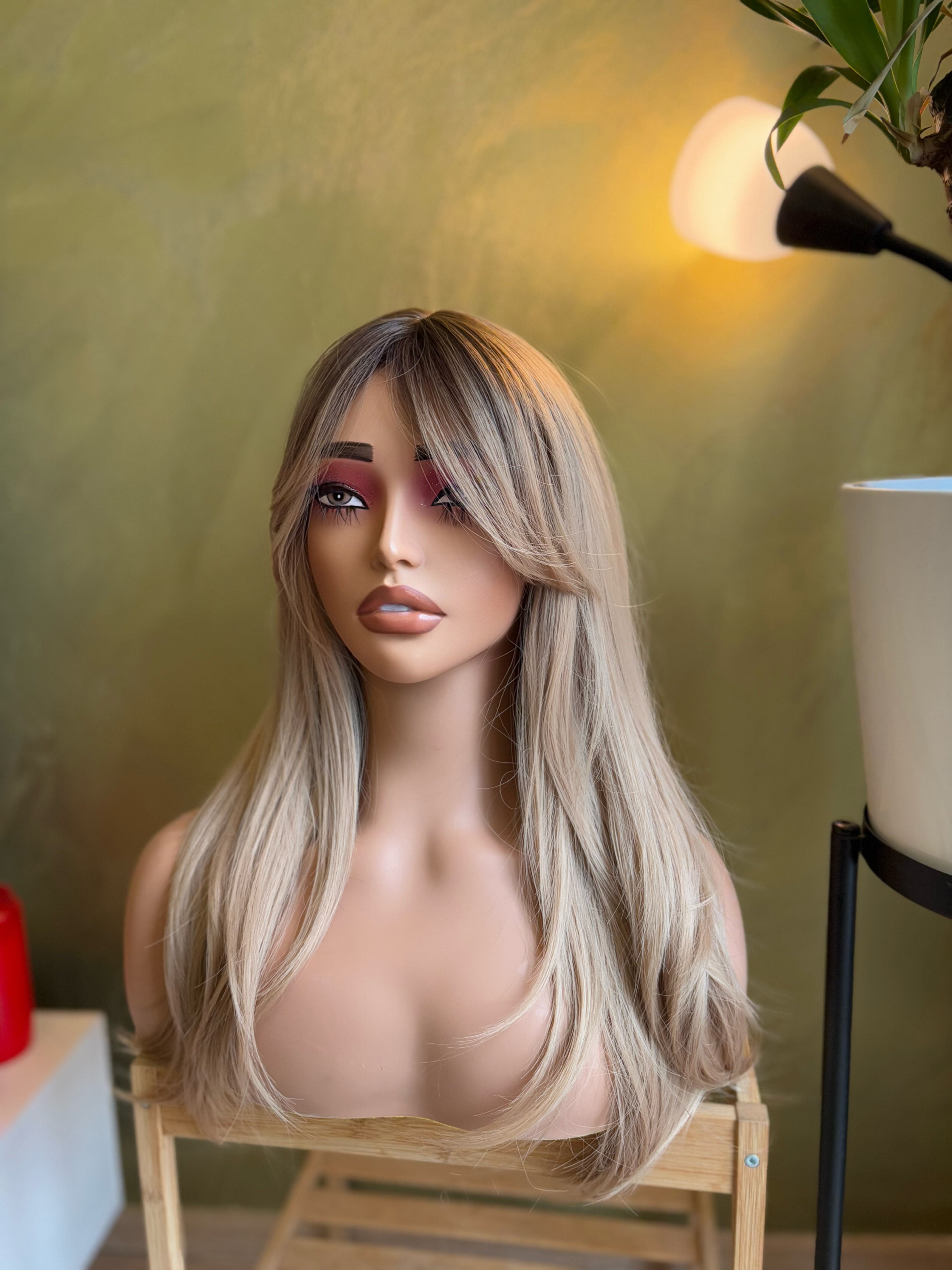 18 inches Ash Blonde Ombre Long Wavy Wig Dark Root Fringe Haircut Blonde Wig for Women Cosplay Wig