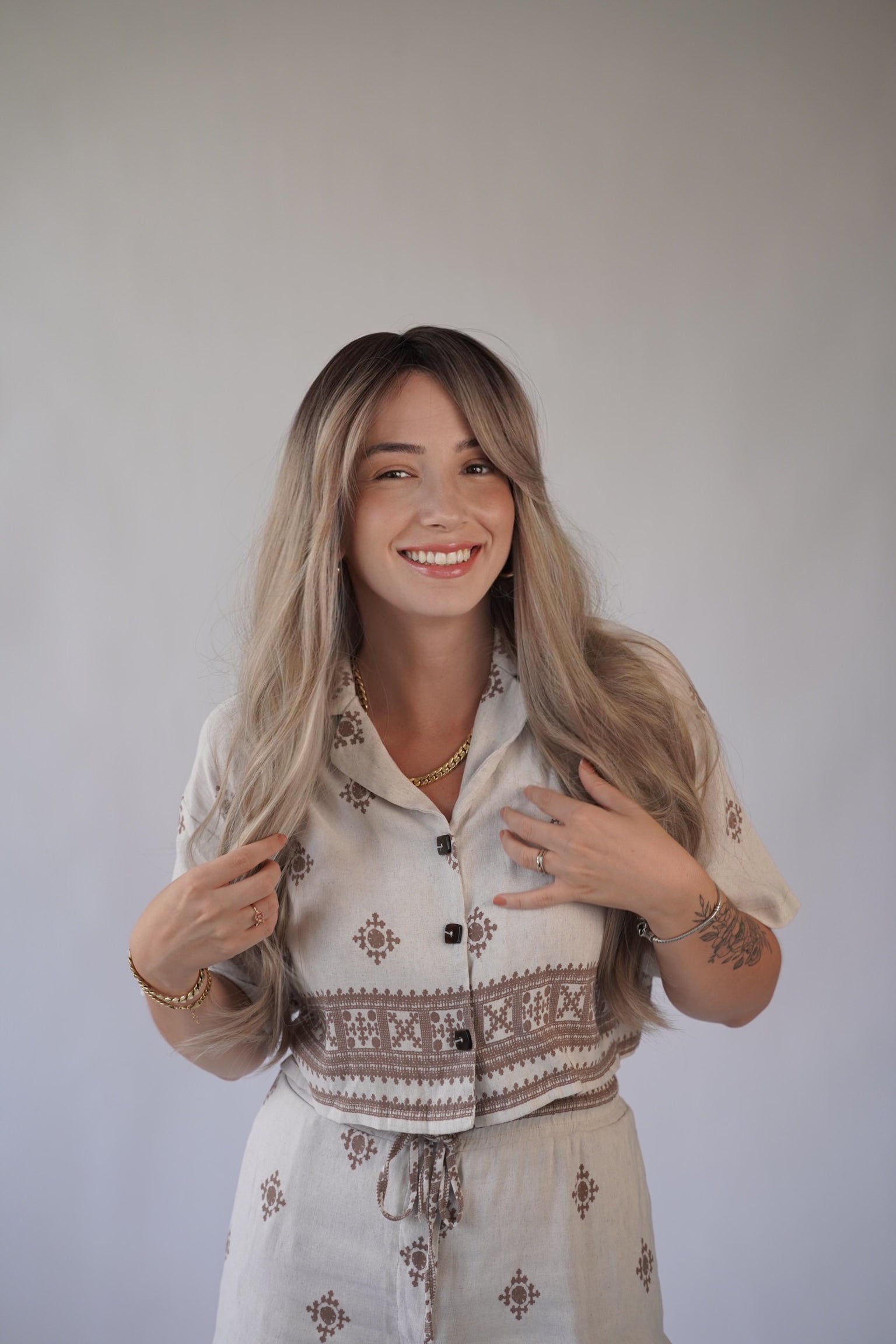 Ash Blonde Wig Long Wavy Wig Blonde Ombre Wig with Bangs Synthetic Wig