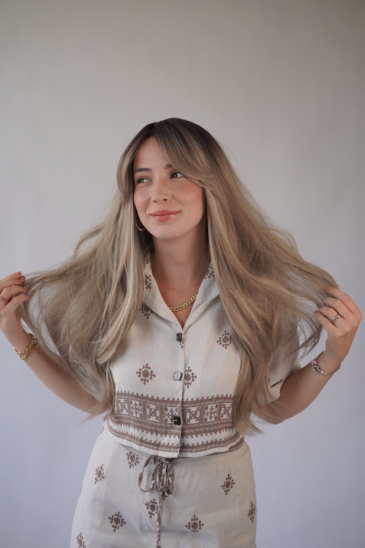 Ash Blonde Wig Long Wavy Wig Blonde Ombre Wig with Bangs Synthetic Wig