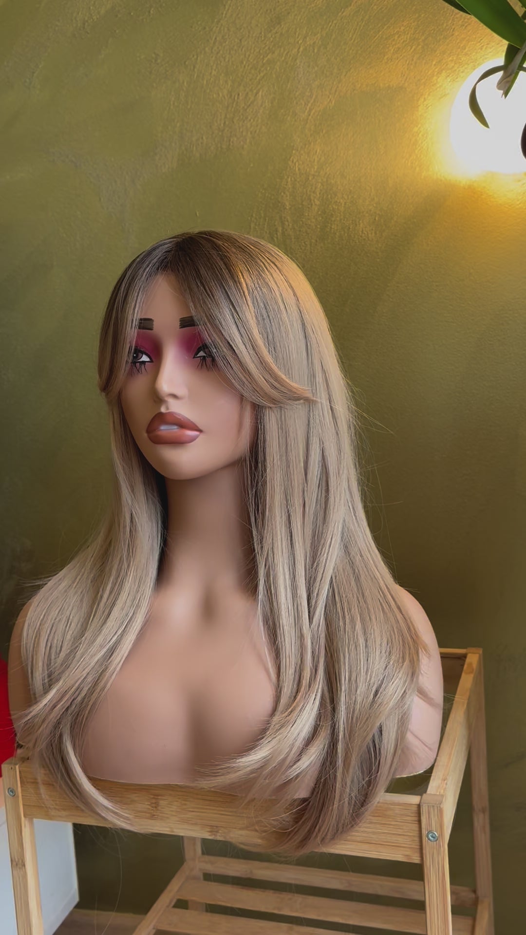 18 inches Ash Blonde Ombre Long Wavy Wig Dark Root Fringe Haircut Blonde Wig for Women Cosplay Wig